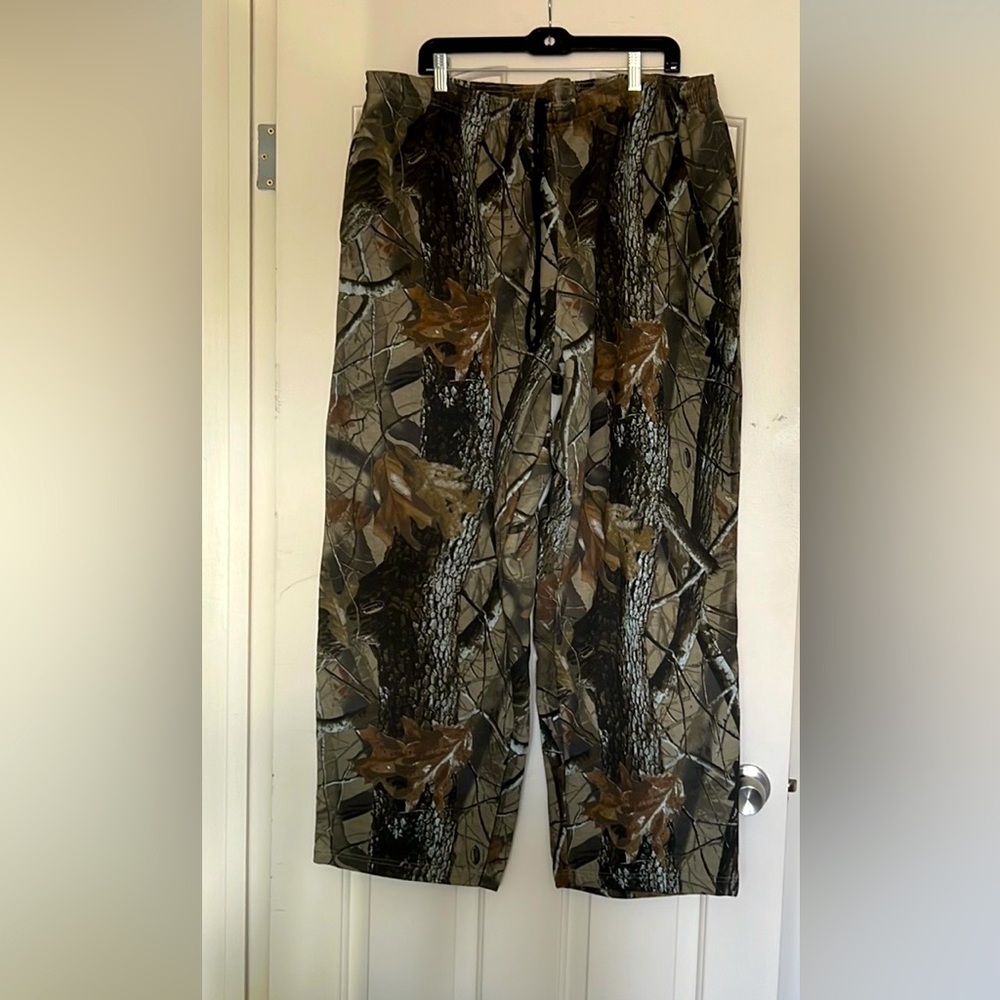 NEW VINTAGE REALTREE Camo Sweatpants. Size 2XL/2XG (44-46)